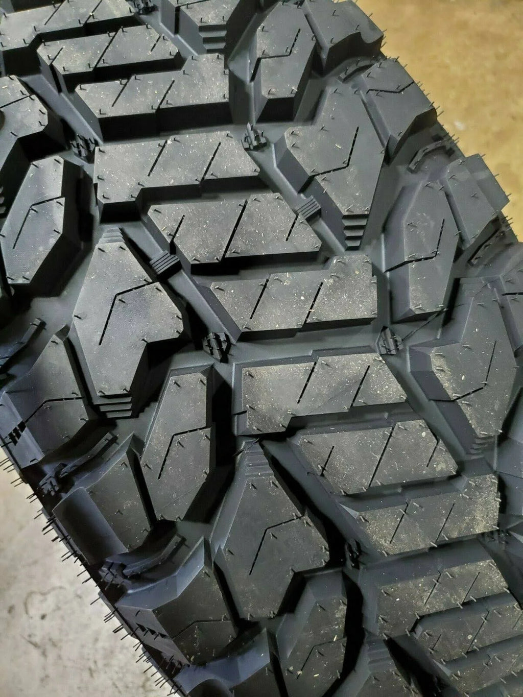 35x11.50R20LT 10PLY 124Q Load E Tire R720981