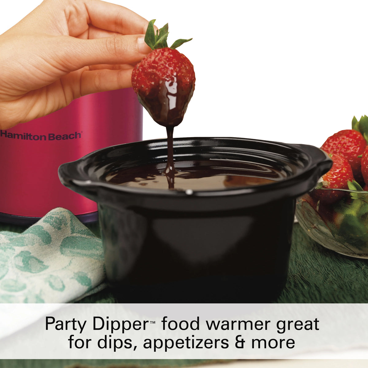 Programmable Slow Cooker with Party Dipper, 7 Quart, Red N322