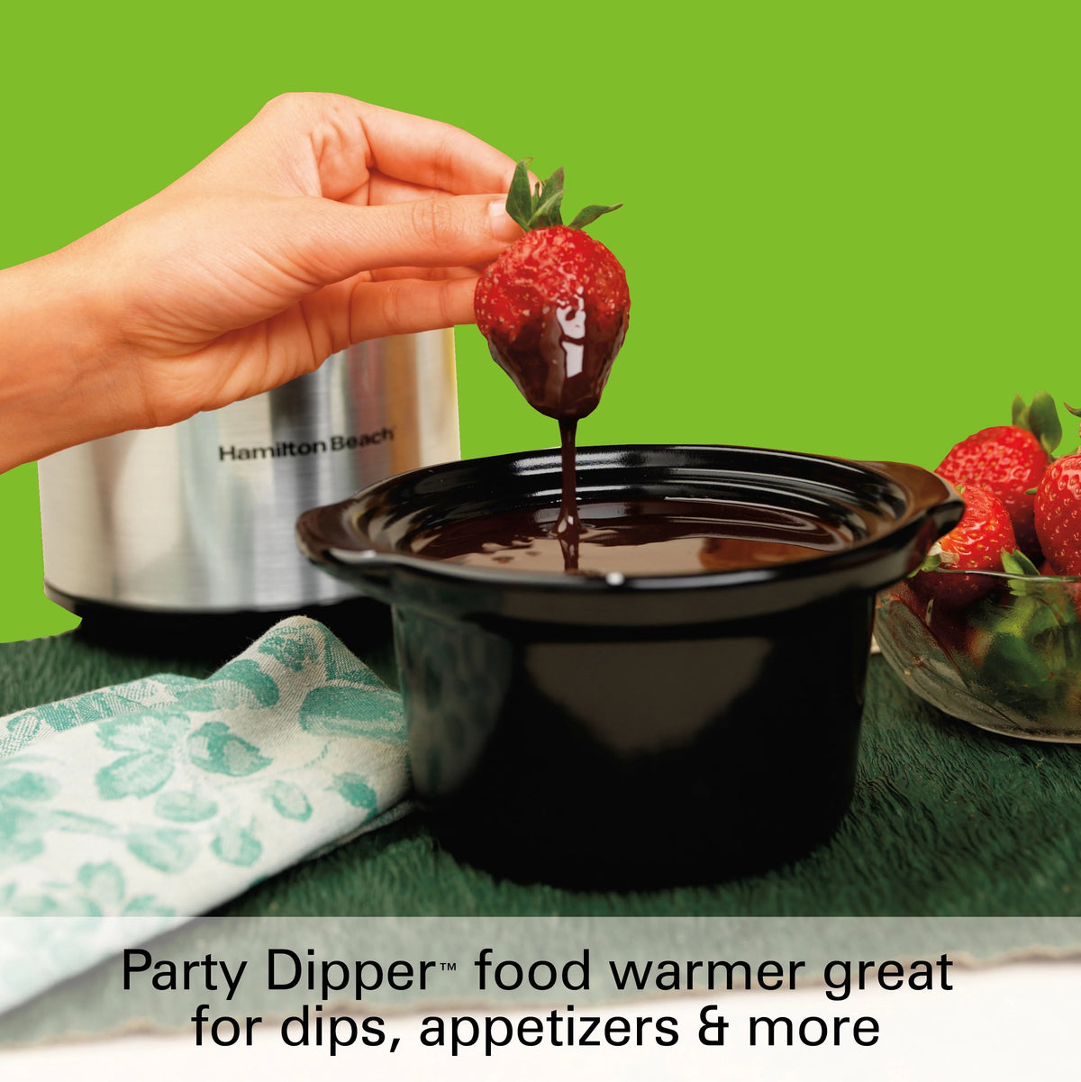 Programmable Slow Cooker with Party Dipper, 7 Quart, Red N322