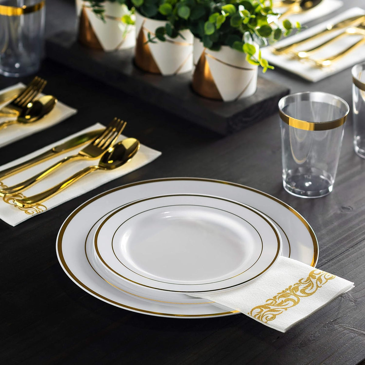 100 Piece White Gold Rim Plastic Party Plates B732058