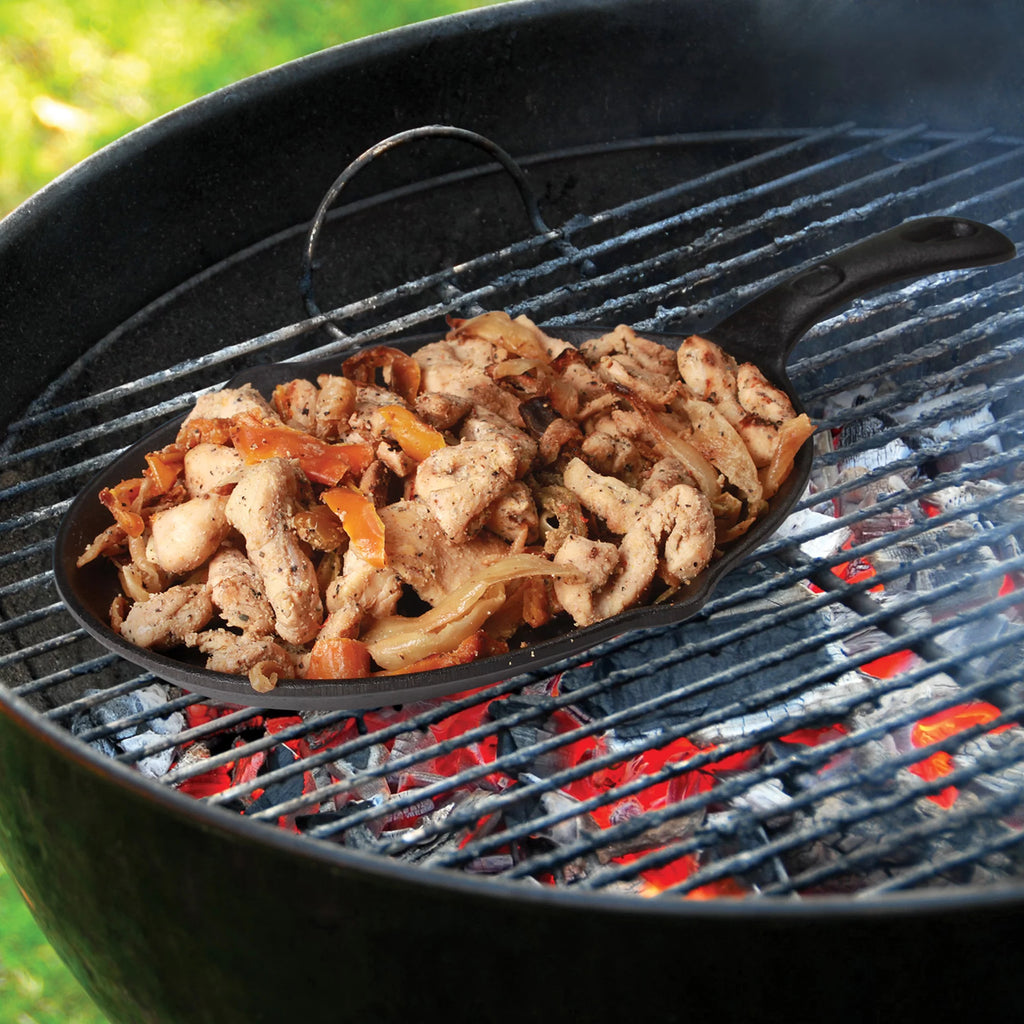 Cast Iron Skillet with Wooden Plate and Handle Cover B196