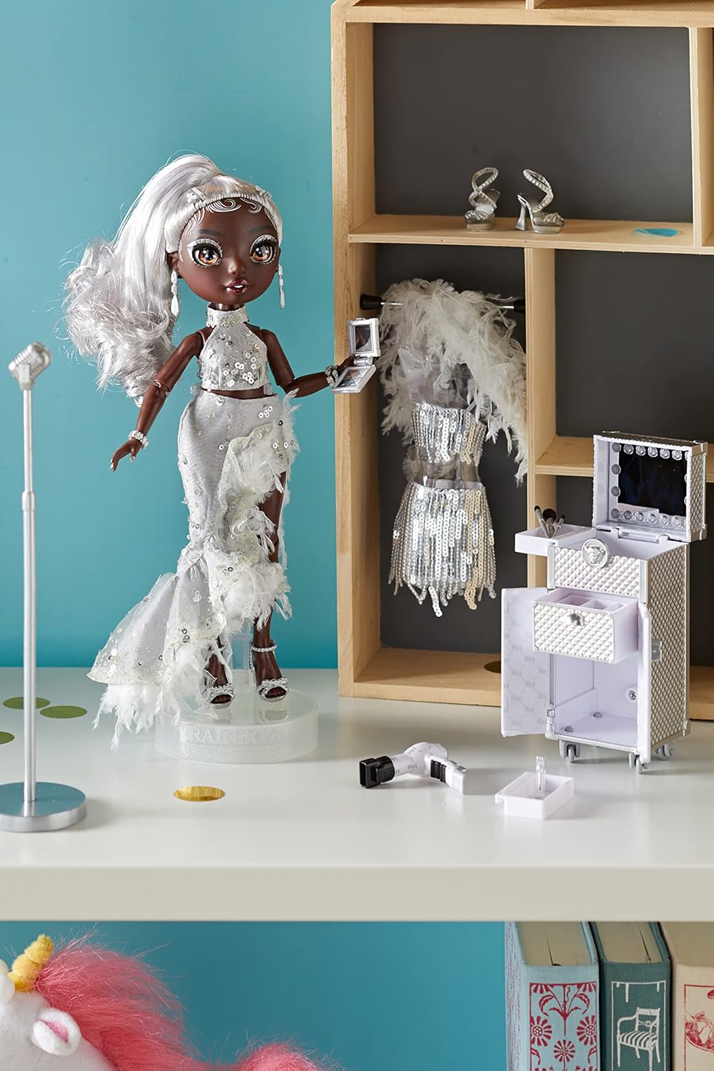 Rainbow High Posable Fashion Doll with 2 Designer Outfits & Vanity Playset J82992