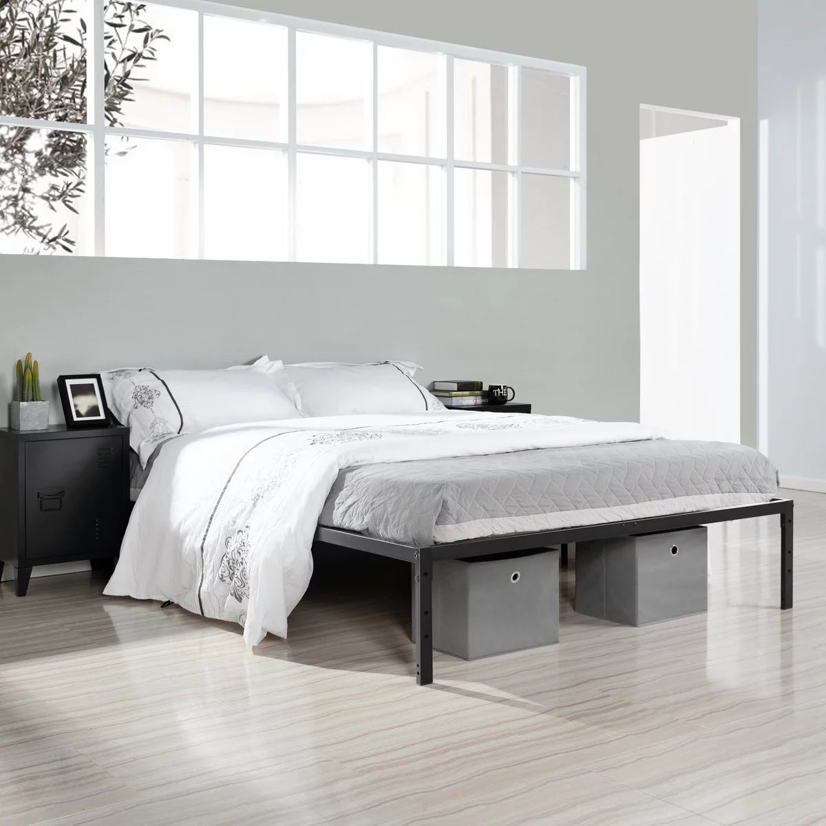 Queen Size Black Metal Slat Bed Frame Y81659