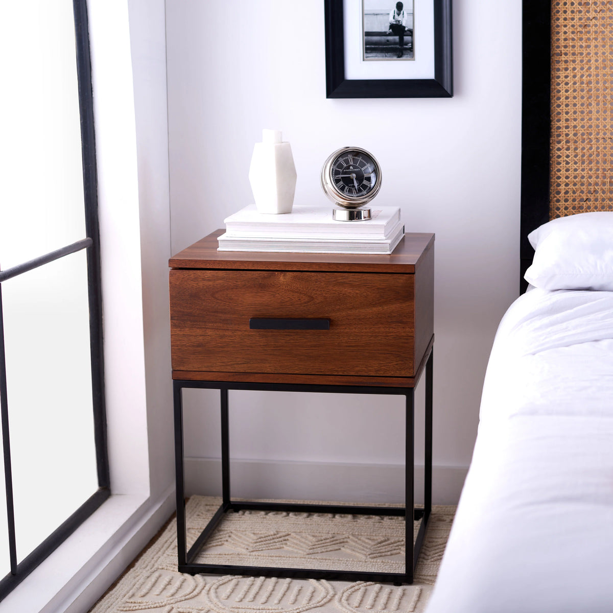 Brown 1 Drawer Nightstand Z4932